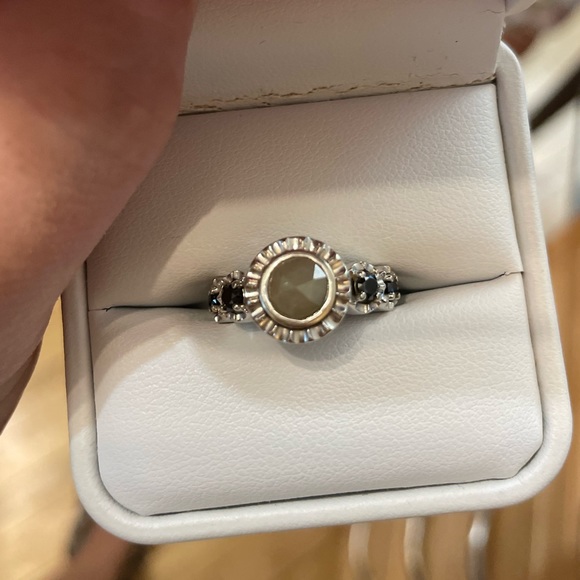 One of a kind engagement (or not!) ring. - Picture 2 of 8